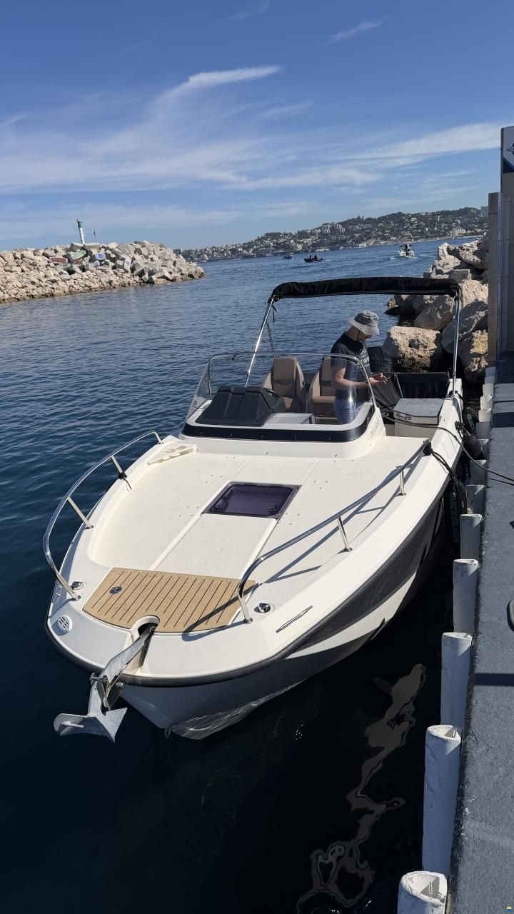 Quicksilver Activ 755 Sundeck