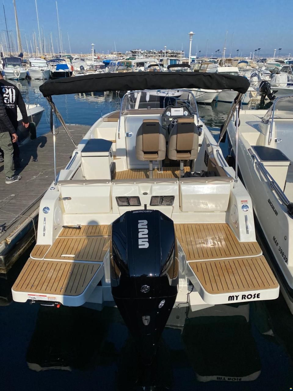 Quicksilver Activ 755 Sundeck