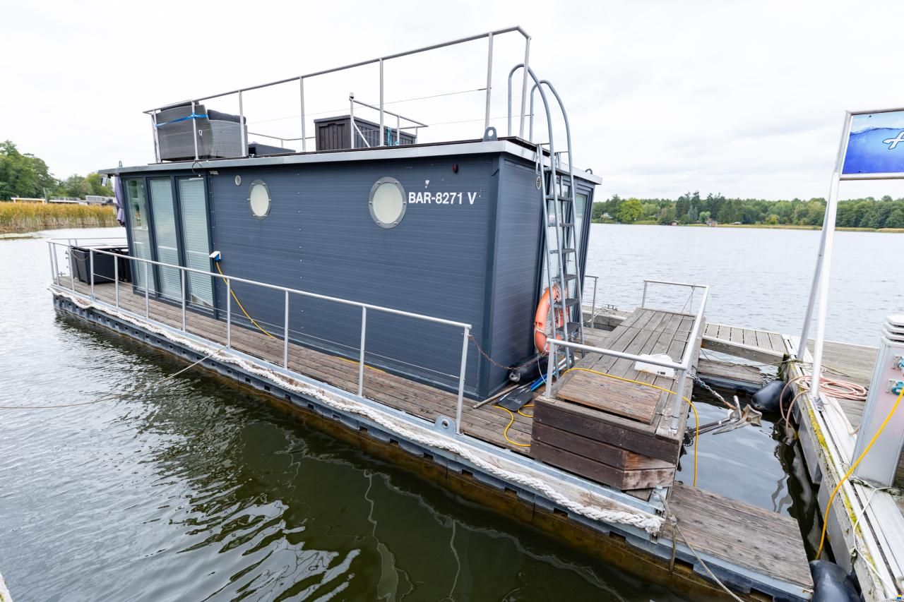SKYLLA Houseboat H12