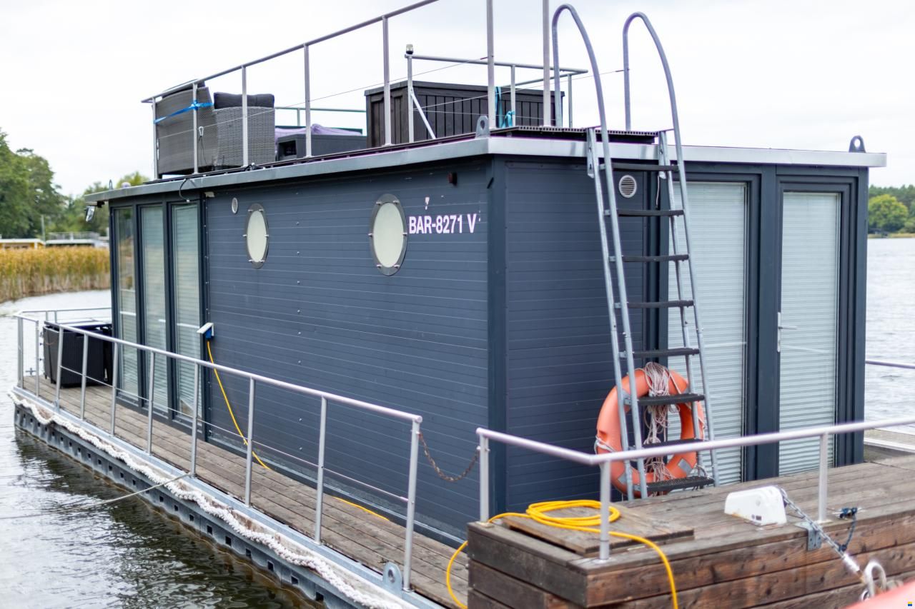 SKYLLA Houseboat H12