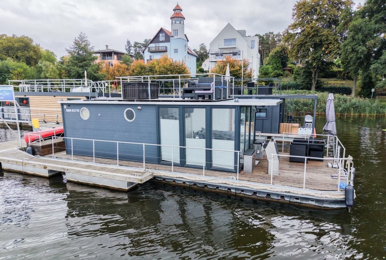 SKYLLA Houseboat H12