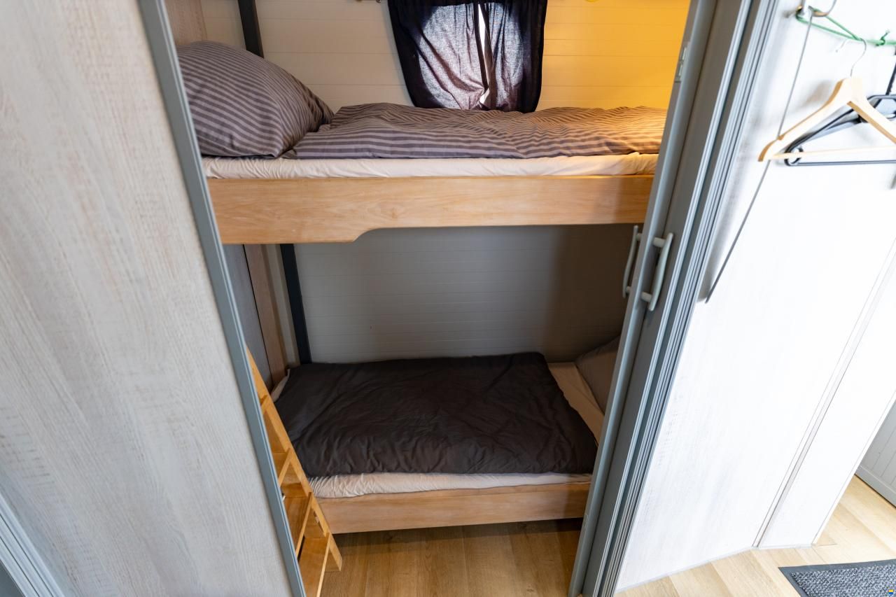 SKYLLA Houseboat H12