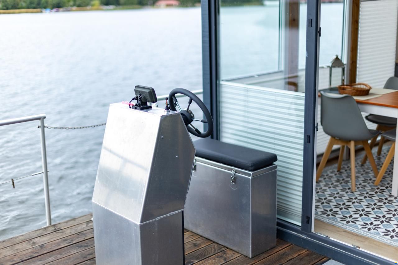 SKYLLA Houseboat H12