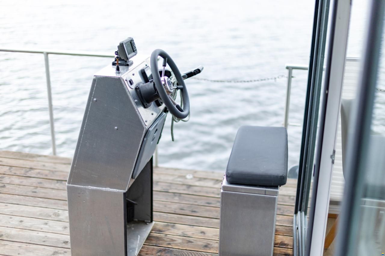 SKYLLA Houseboat H12