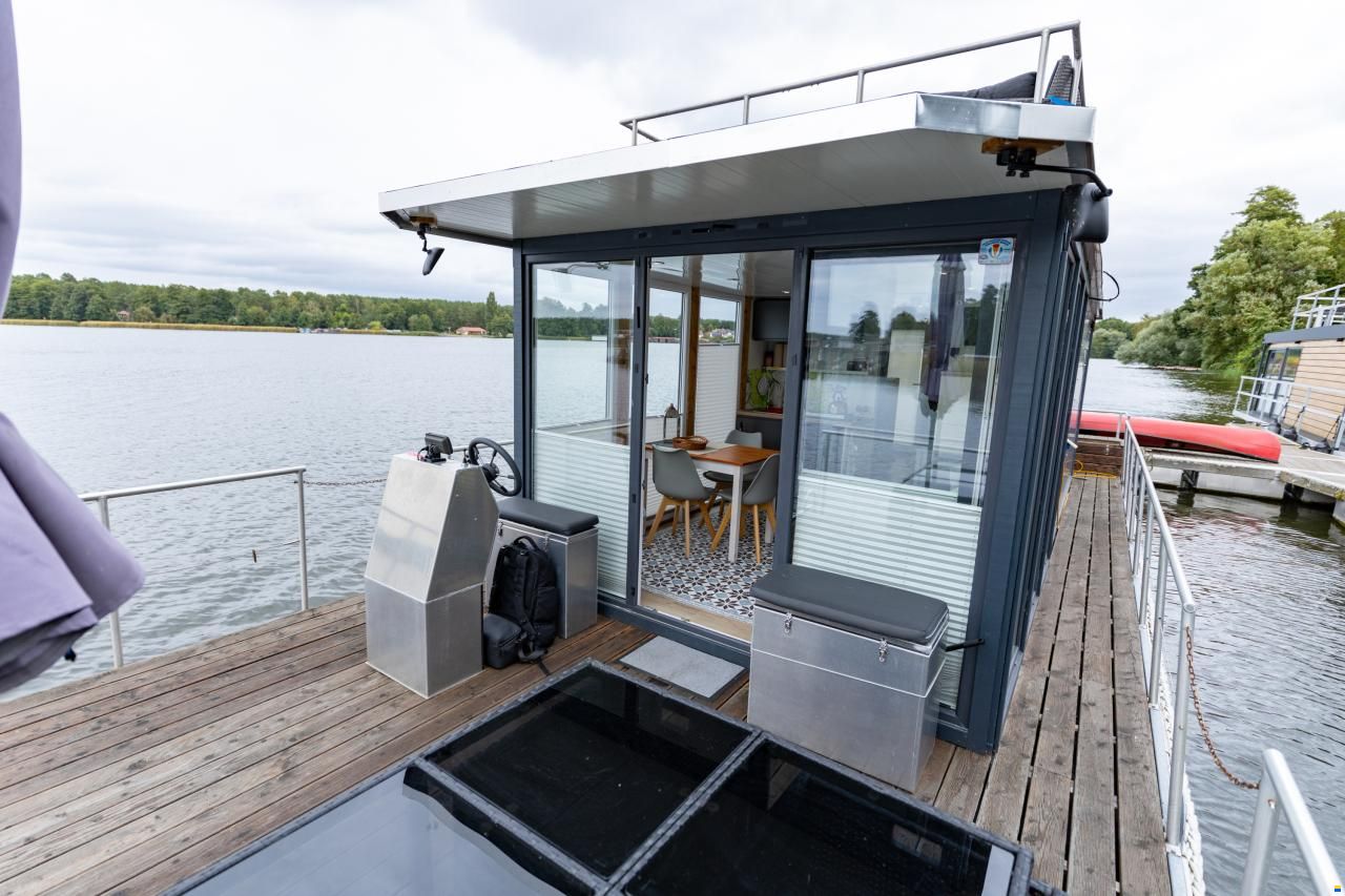 SKYLLA Houseboat H12