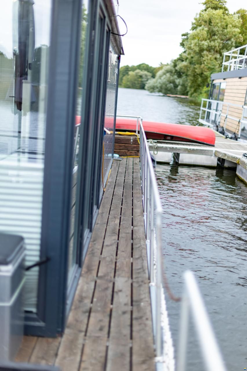 SKYLLA Houseboat H12