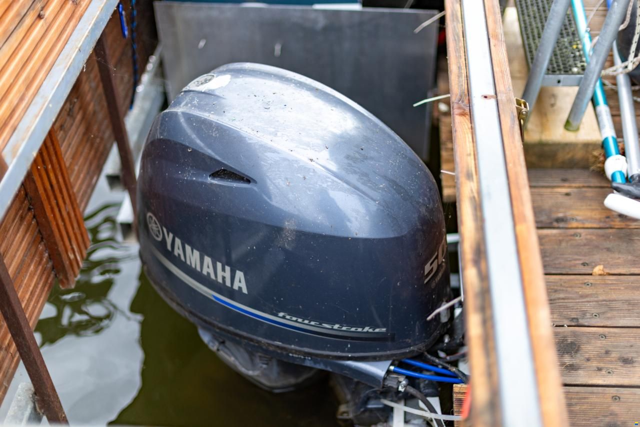 SKYLLA Houseboat H12