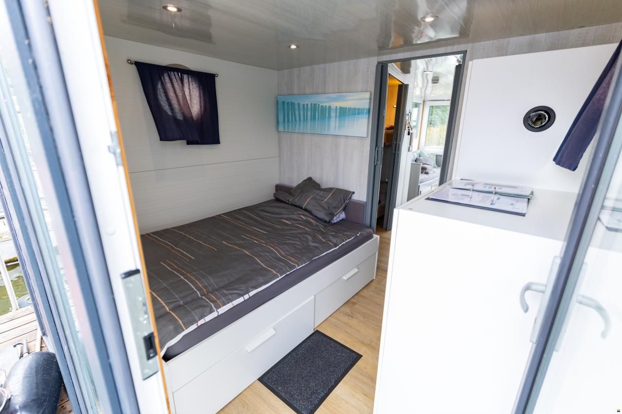 SKYLLA Houseboat H12