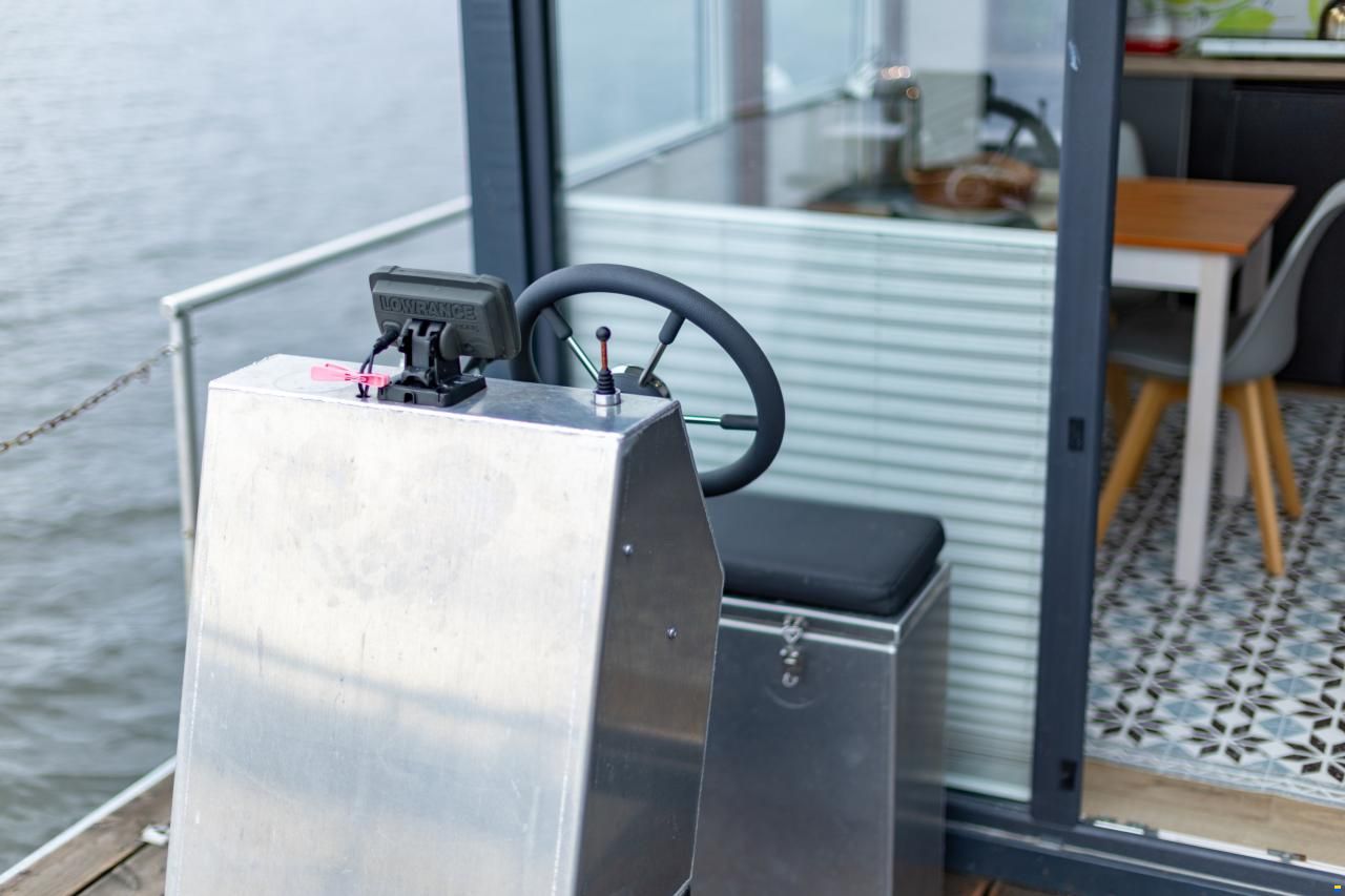 SKYLLA Houseboat H12