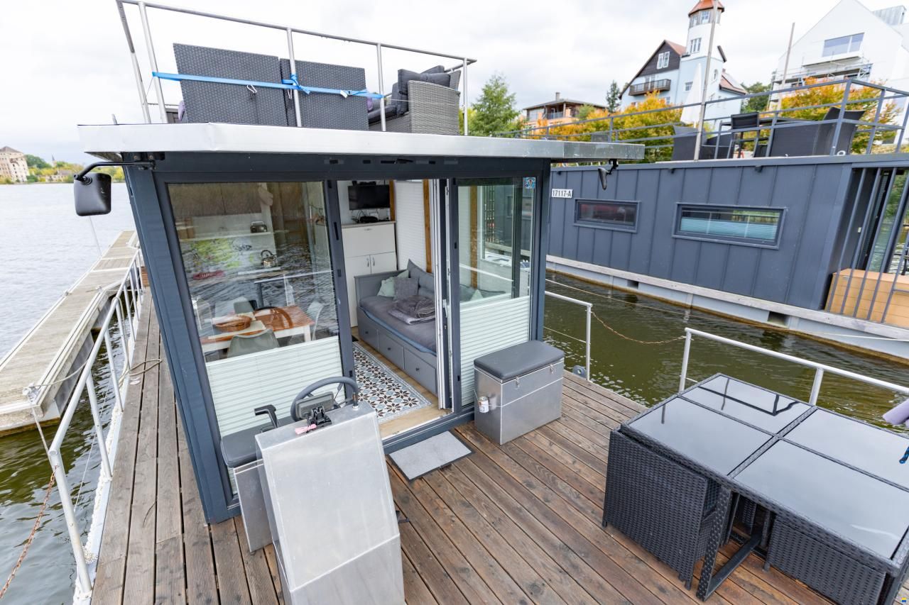 SKYLLA Houseboat H12