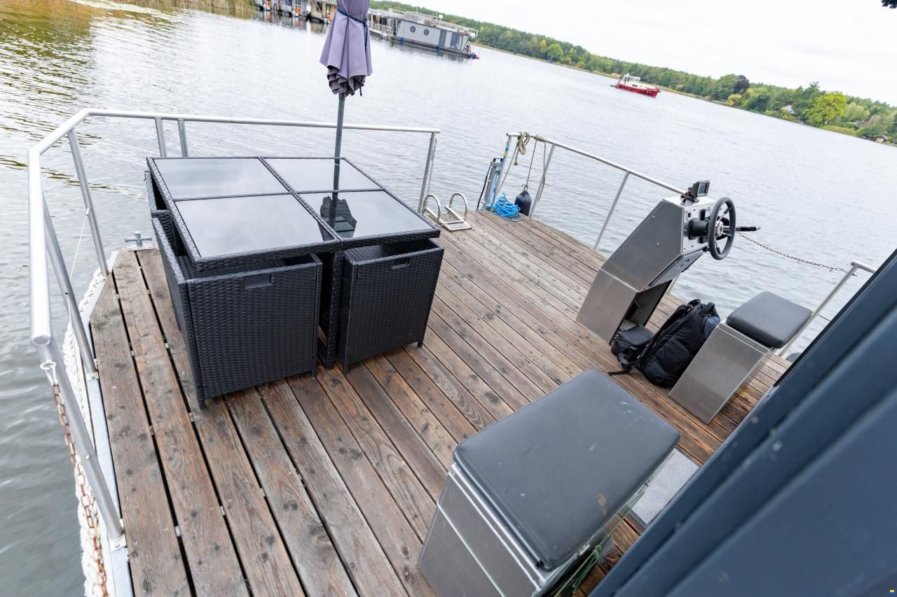 SKYLLA Houseboat H12