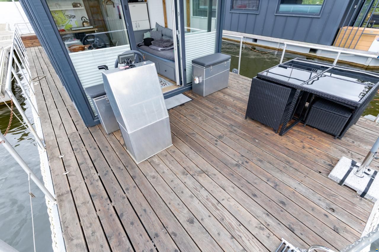 SKYLLA Houseboat H12