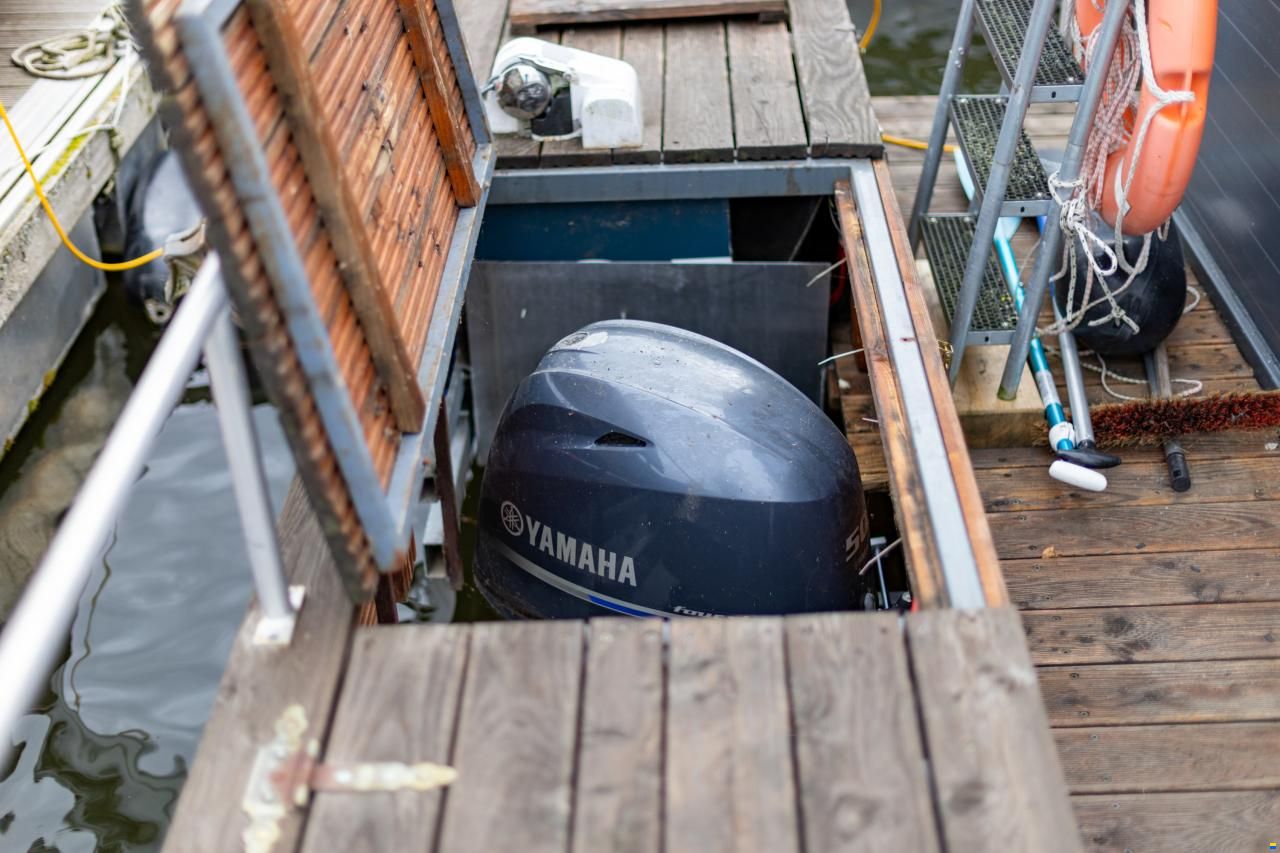 SKYLLA Houseboat H12