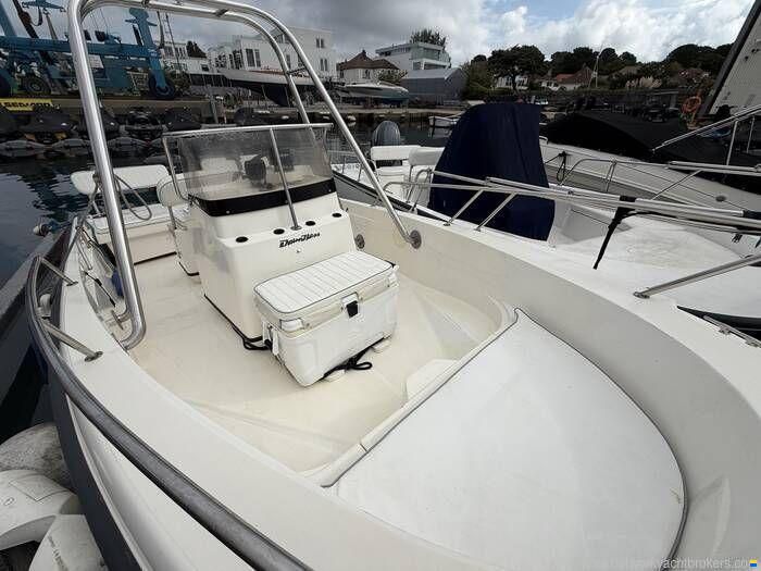 Boston Whaler Dauntless 18