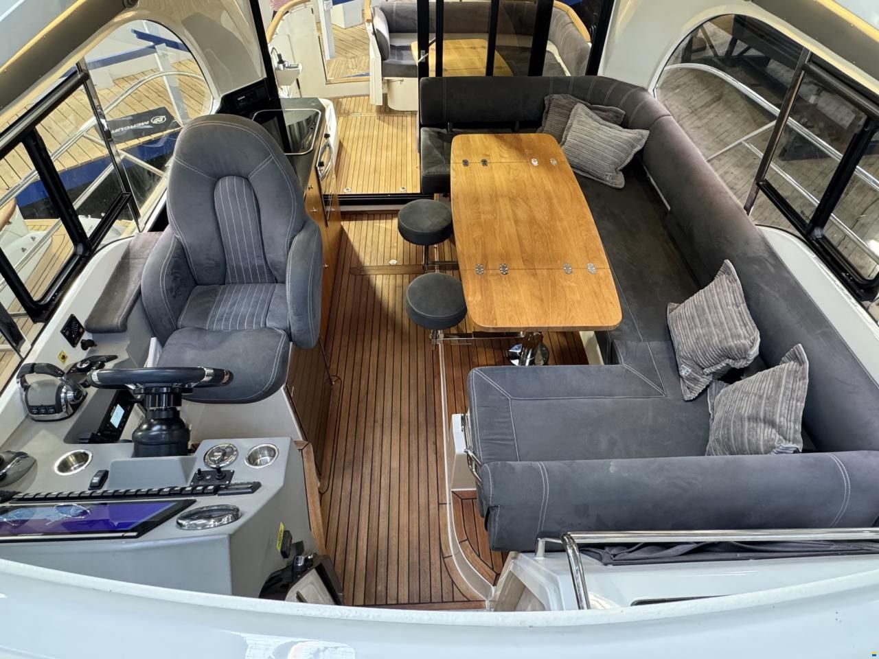 Marex 375 - 2 x Volvo Penta mit Joystick/