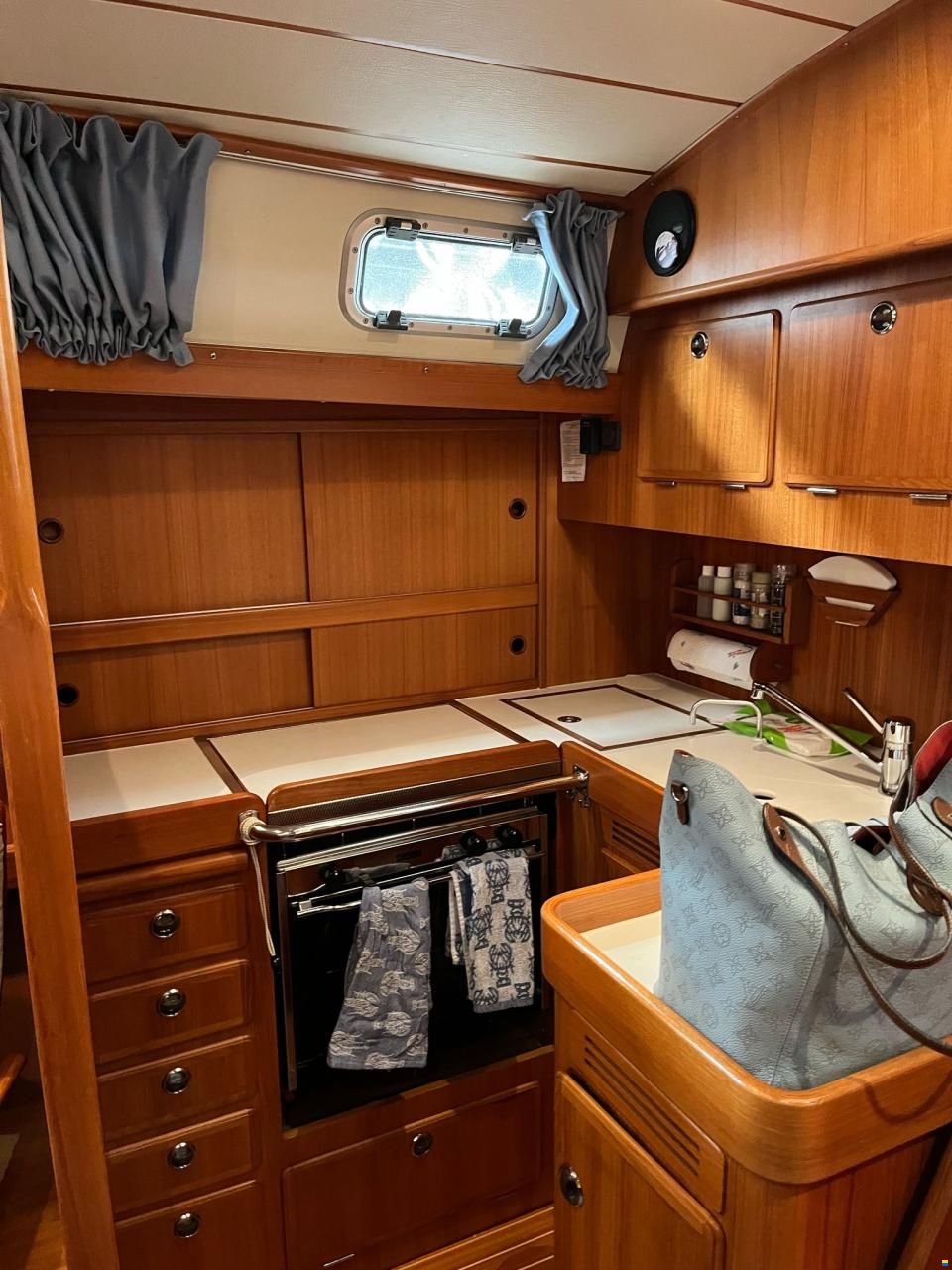 Hallberg-Rassy 42F MKII