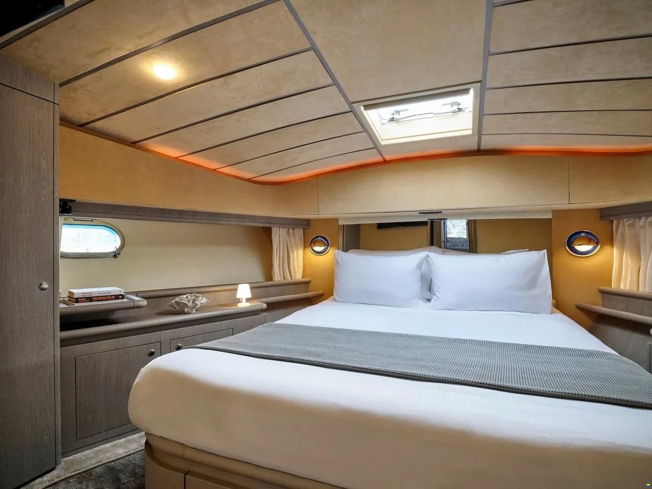 Ferretti 68