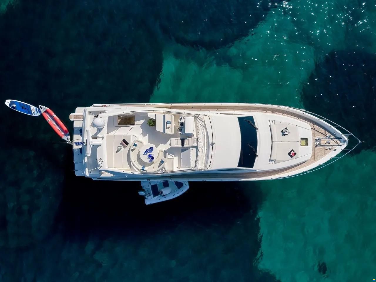 Ferretti 68