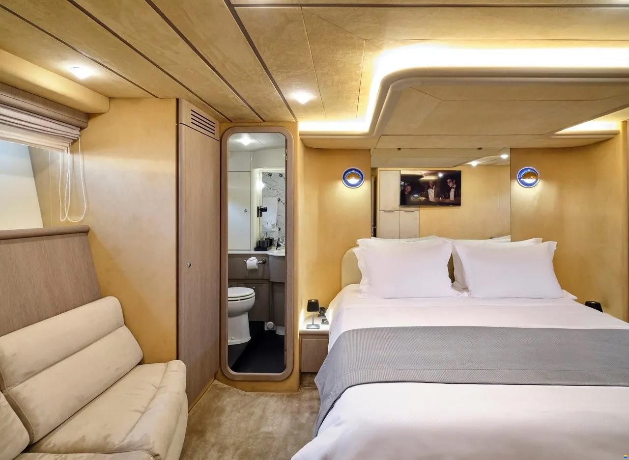 Ferretti 68