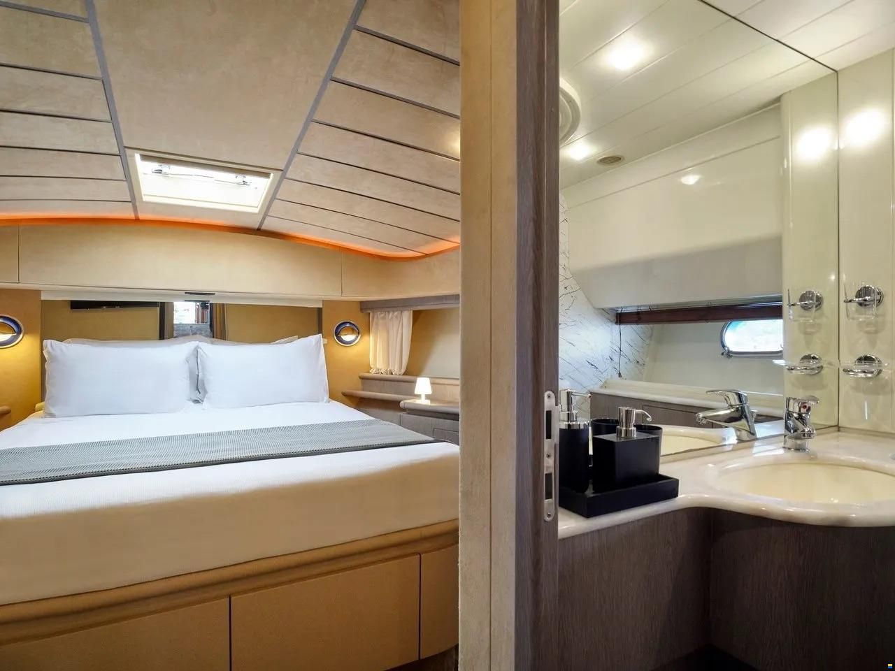 Ferretti 68
