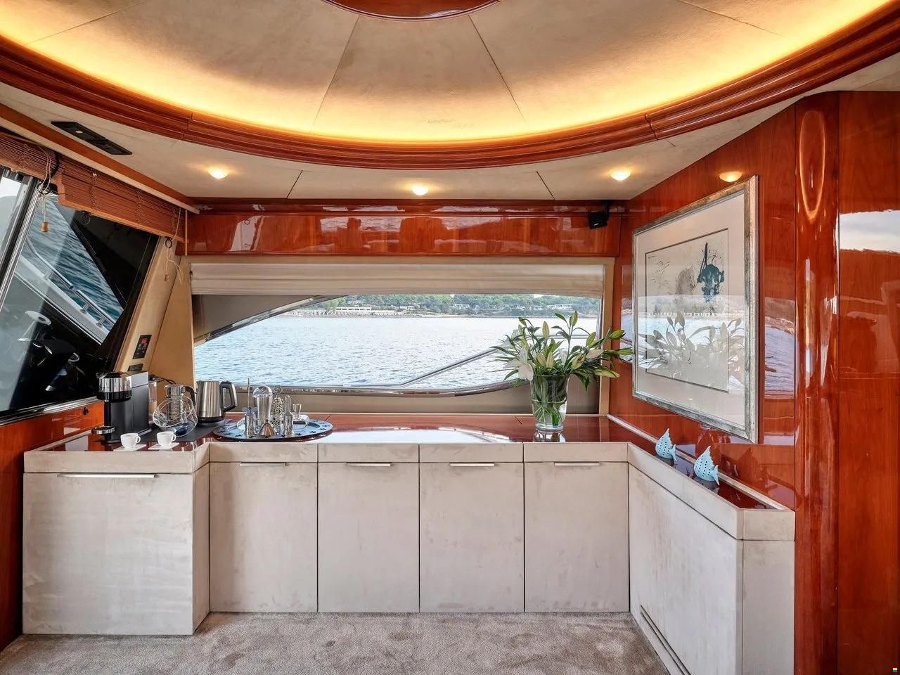 Ferretti 68