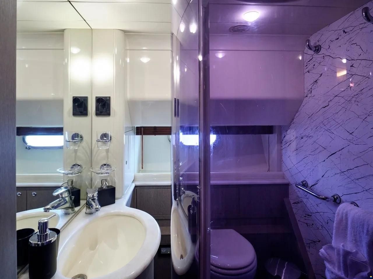 Ferretti 68