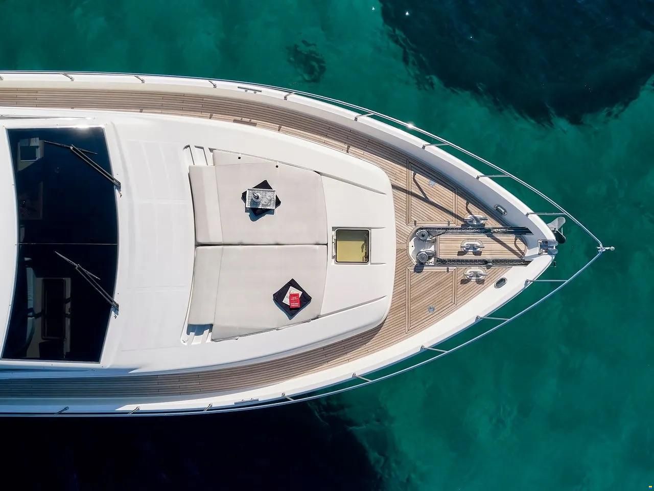 Ferretti 68