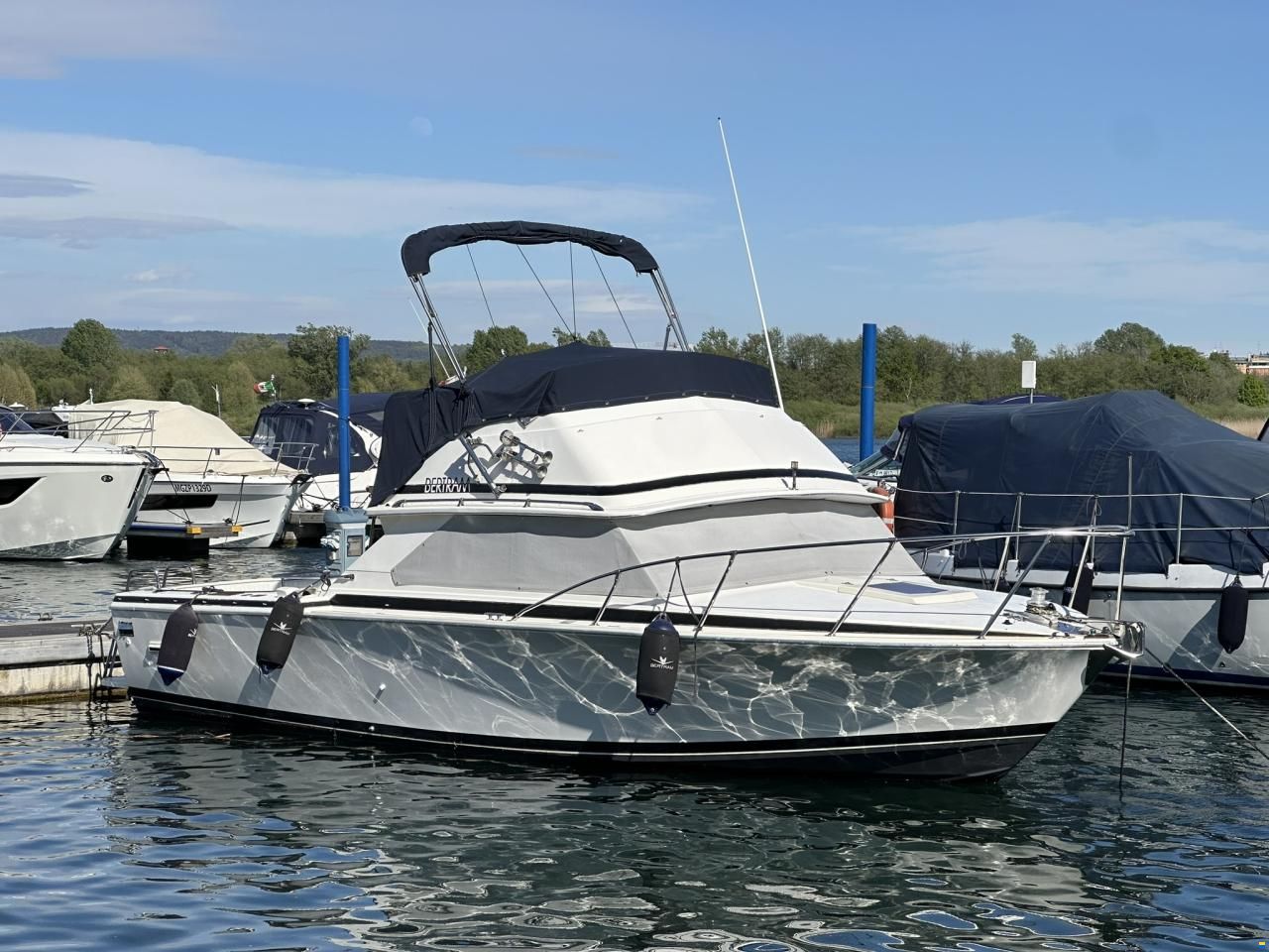 Bertram 28 Fly
