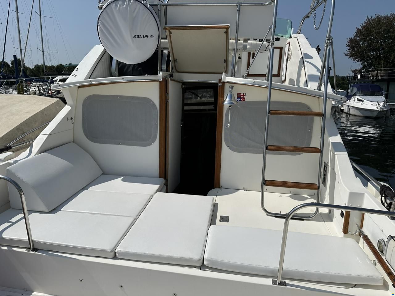 Bertram 28 Fly