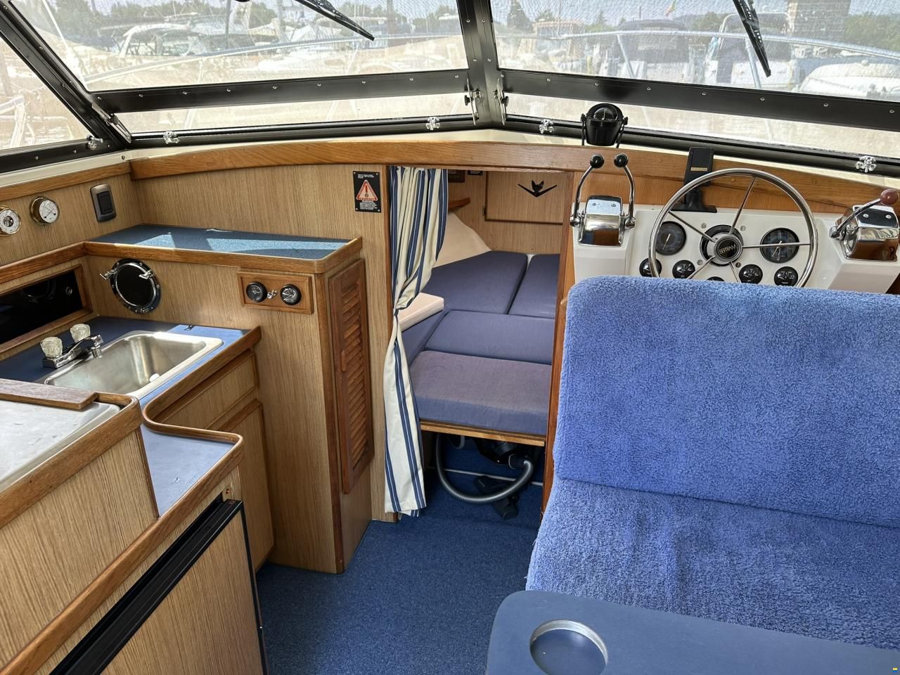 Bertram 28 Fly
