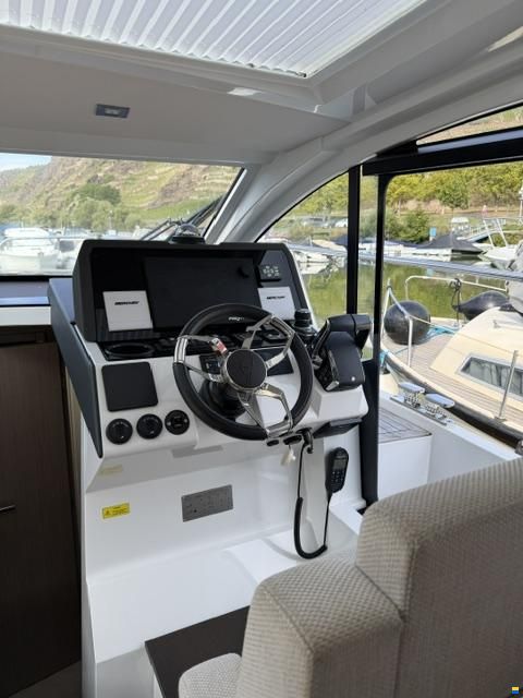 Sealine C335