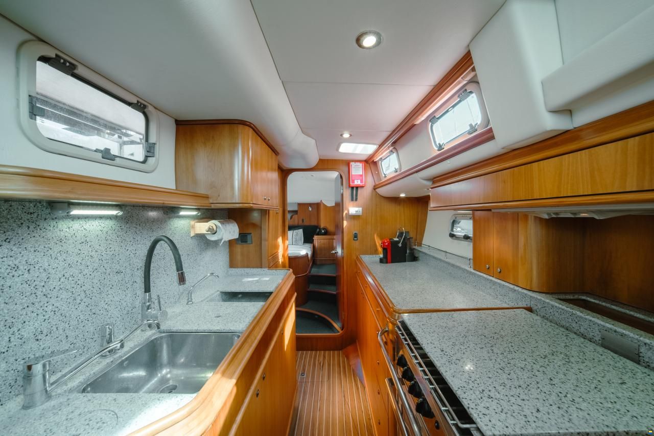 Discovery Yachts 55