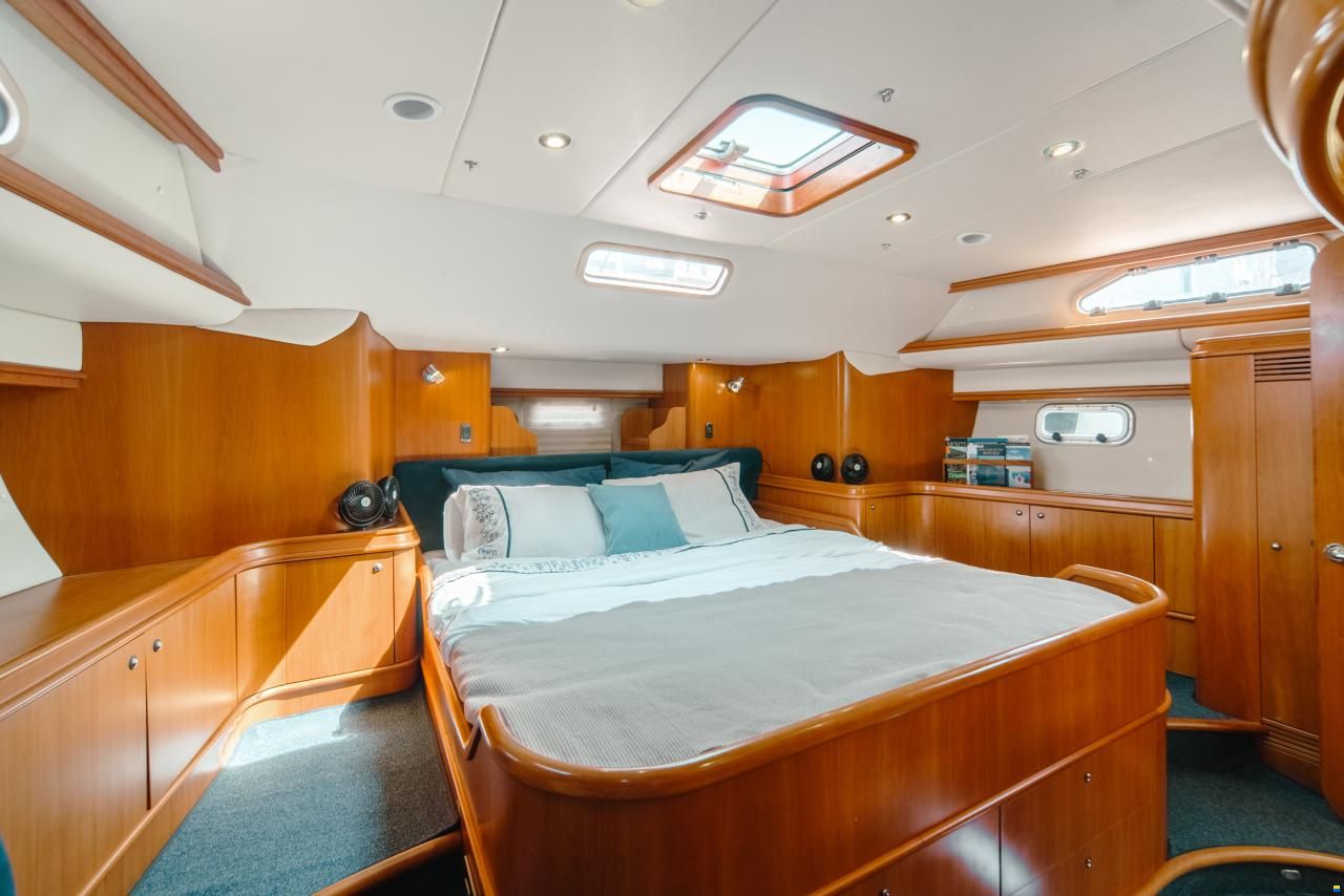Discovery Yachts 55