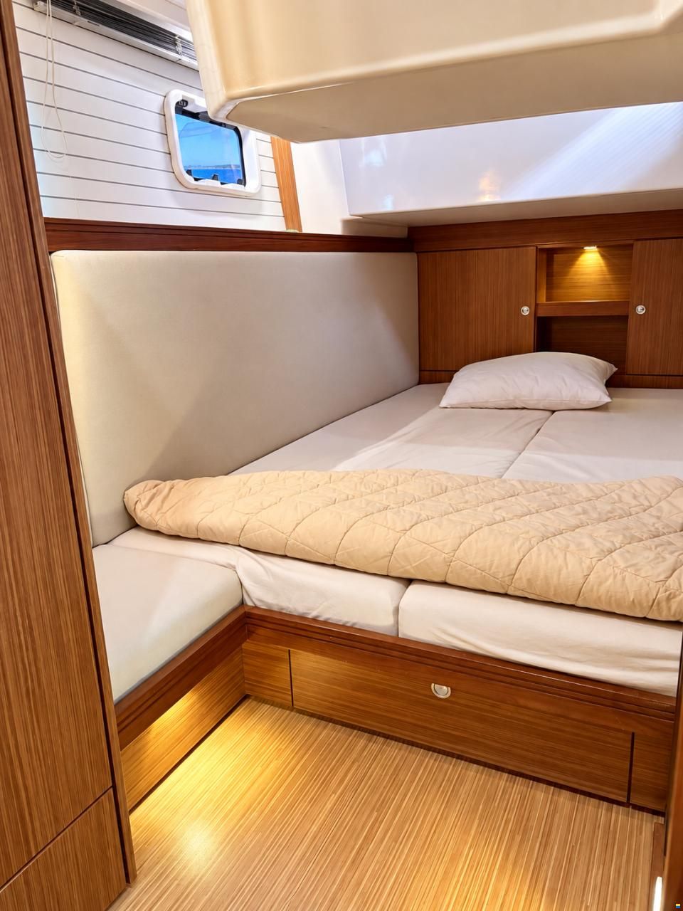 Bavaria Deep Blue 46