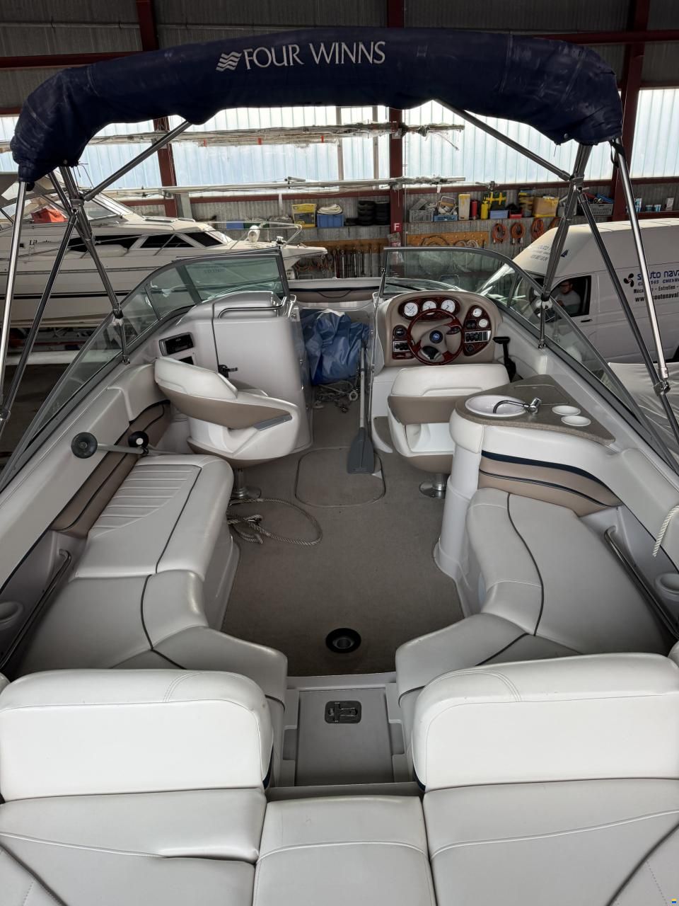 Four Winns 250 Horizon