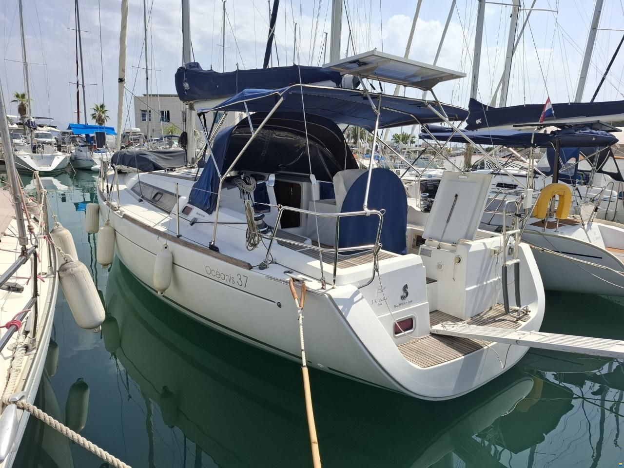 Beneteau Oceanis 37