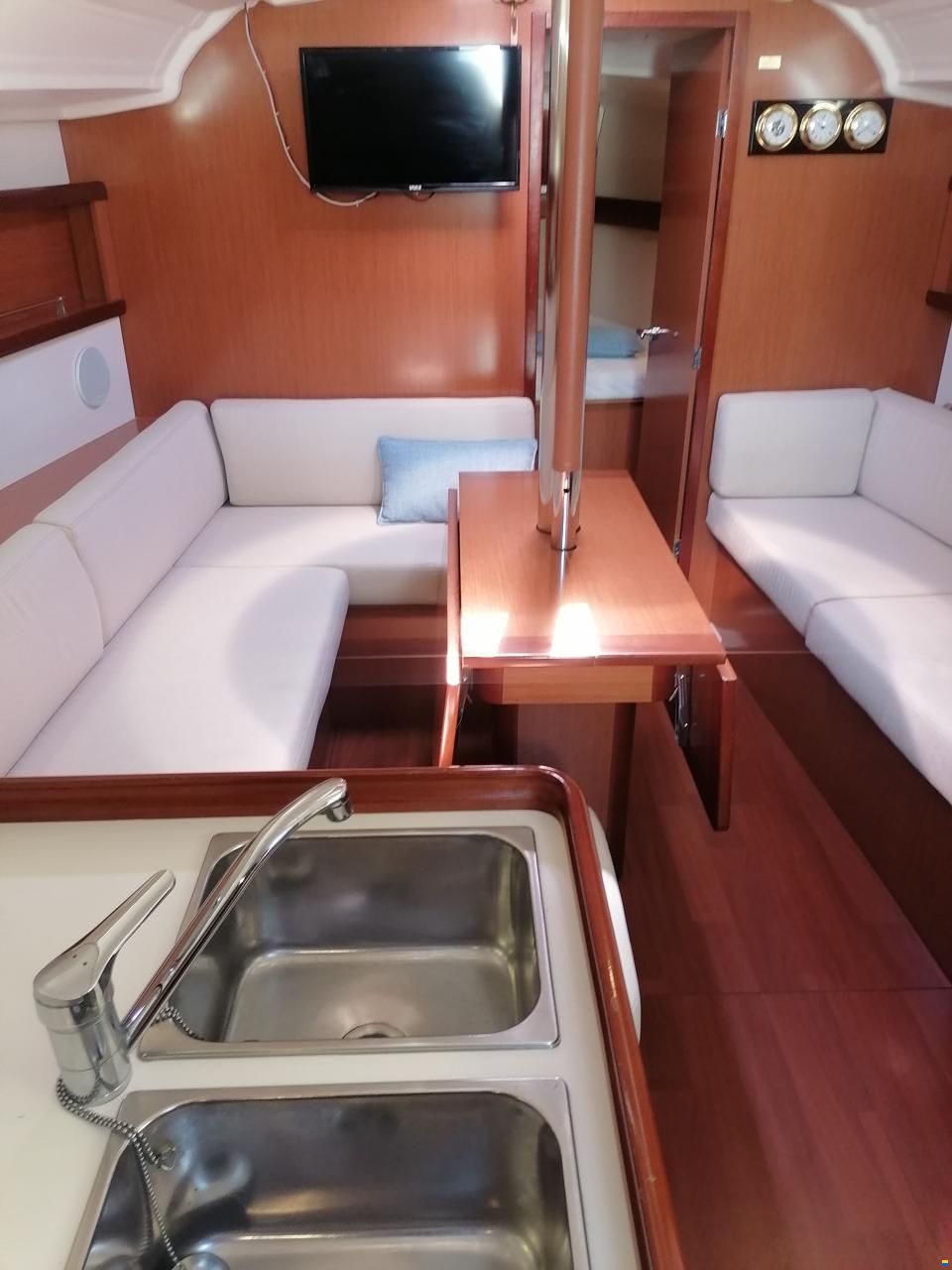 Beneteau Oceanis 37