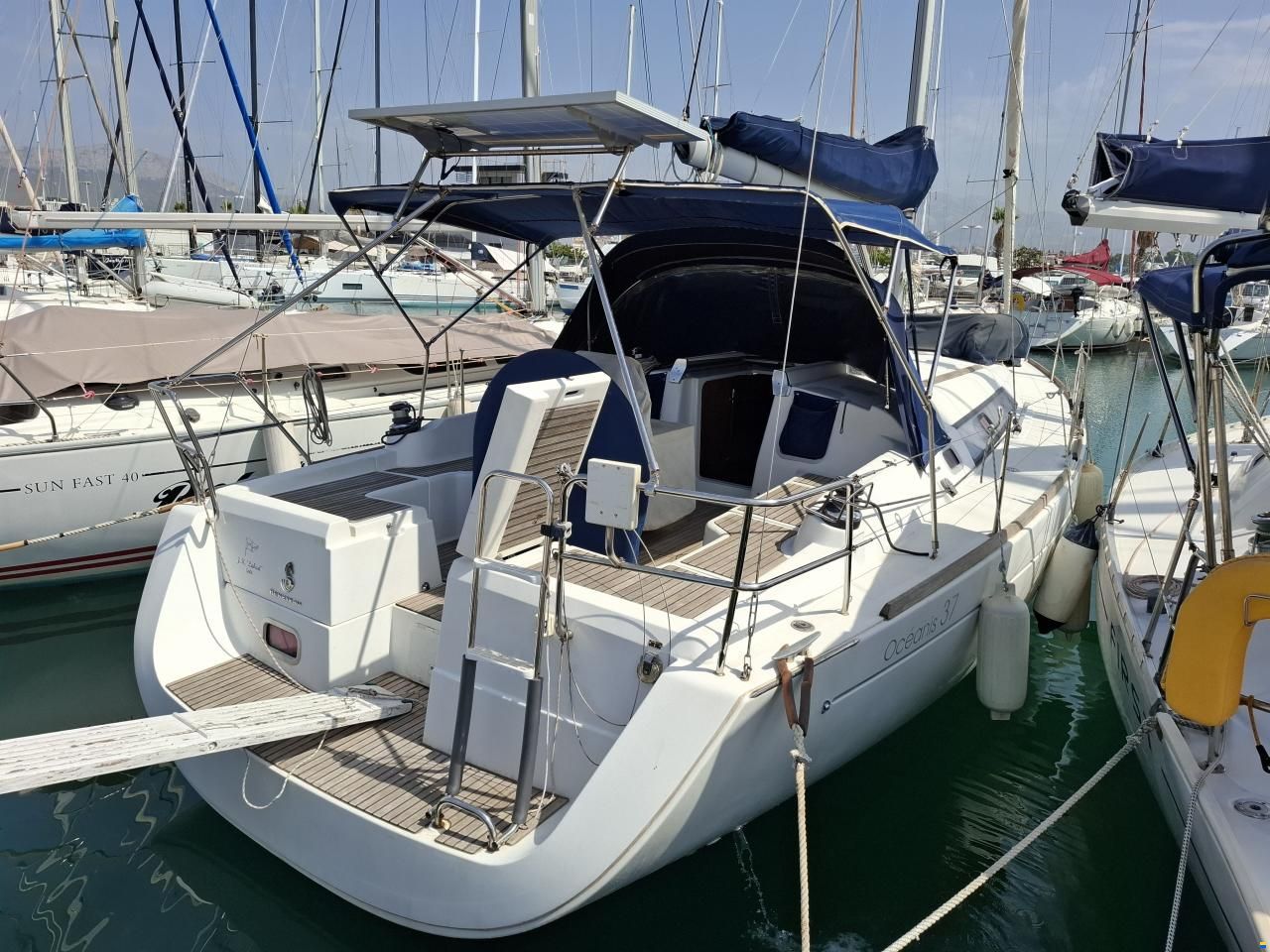 Beneteau Oceanis 37