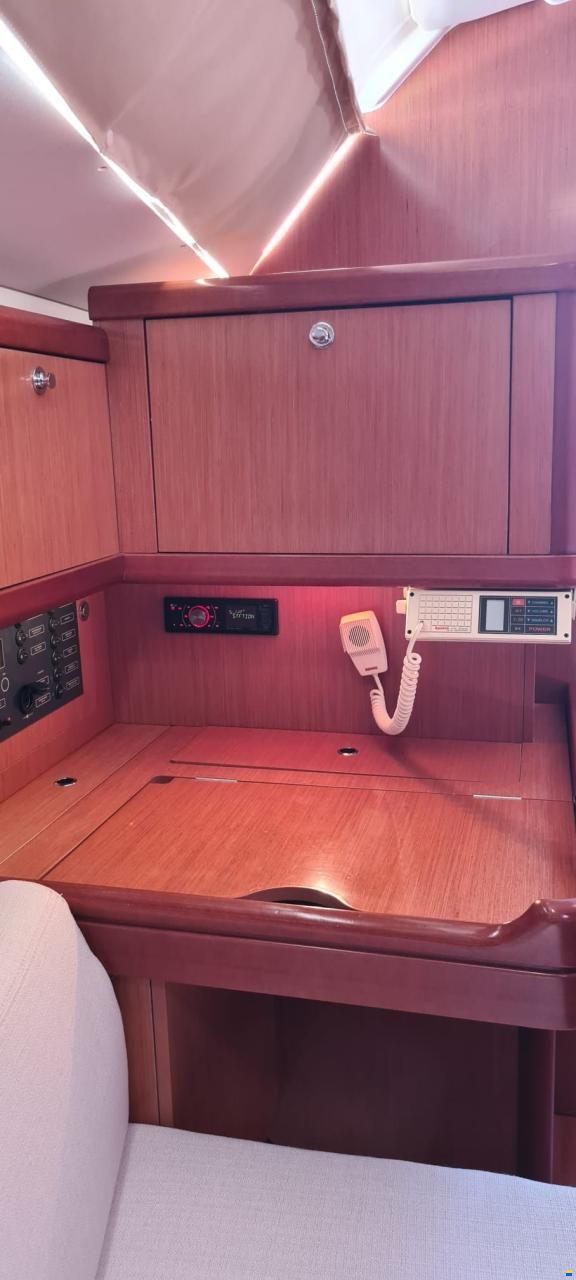 Beneteau Oceanis 37