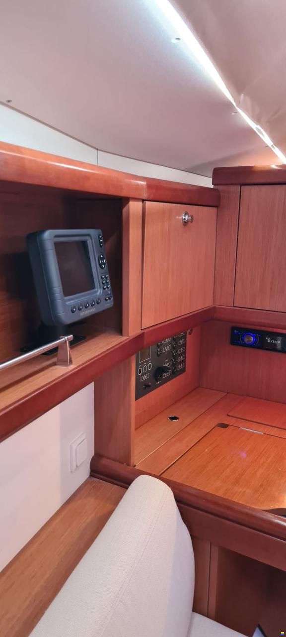 Beneteau Oceanis 37