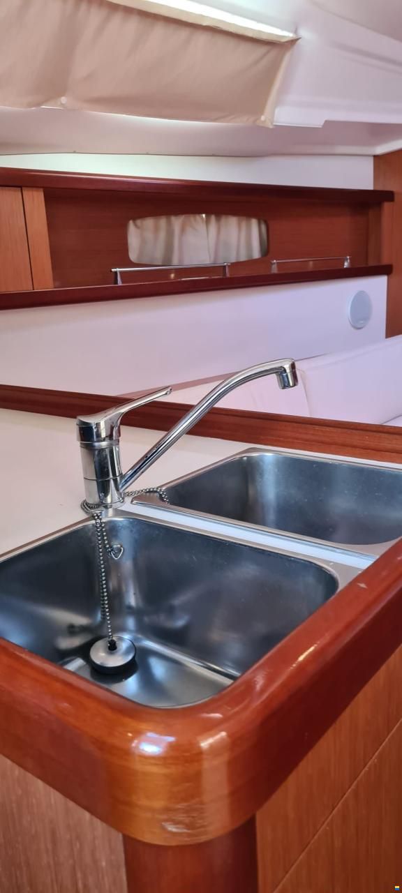 Beneteau Oceanis 37