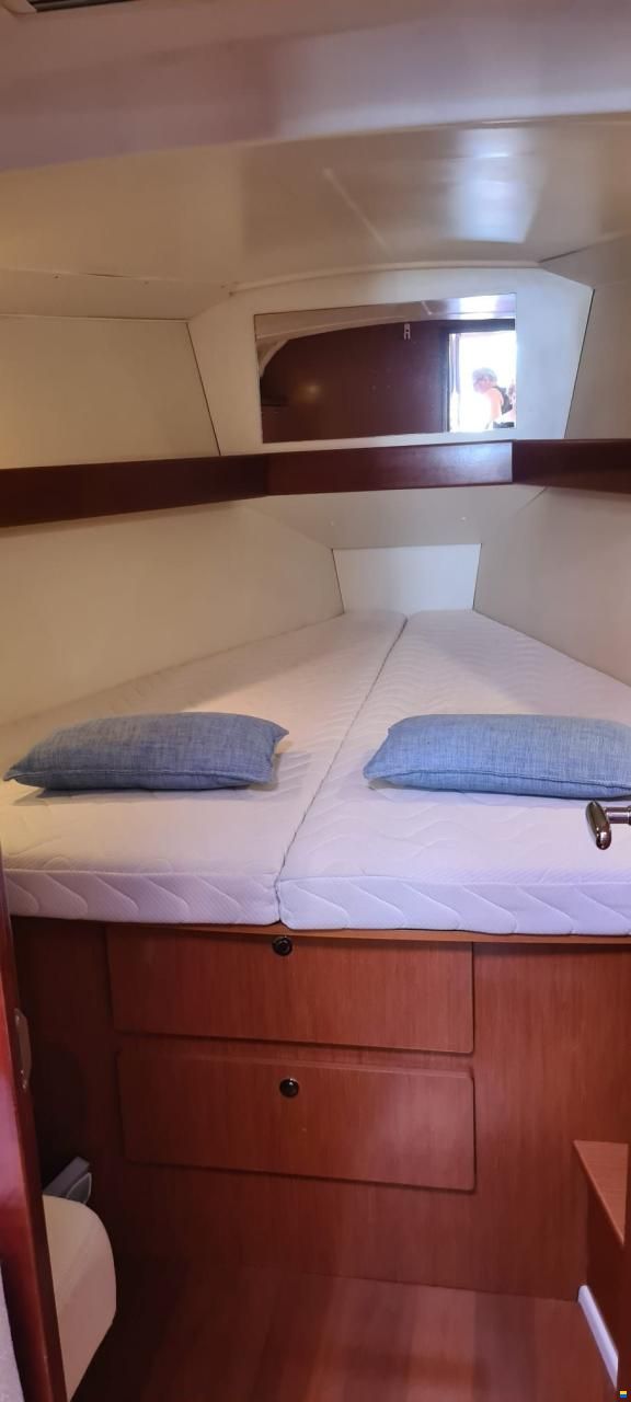 Beneteau Oceanis 37