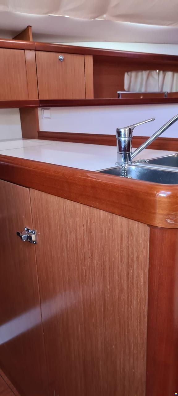 Beneteau Oceanis 37