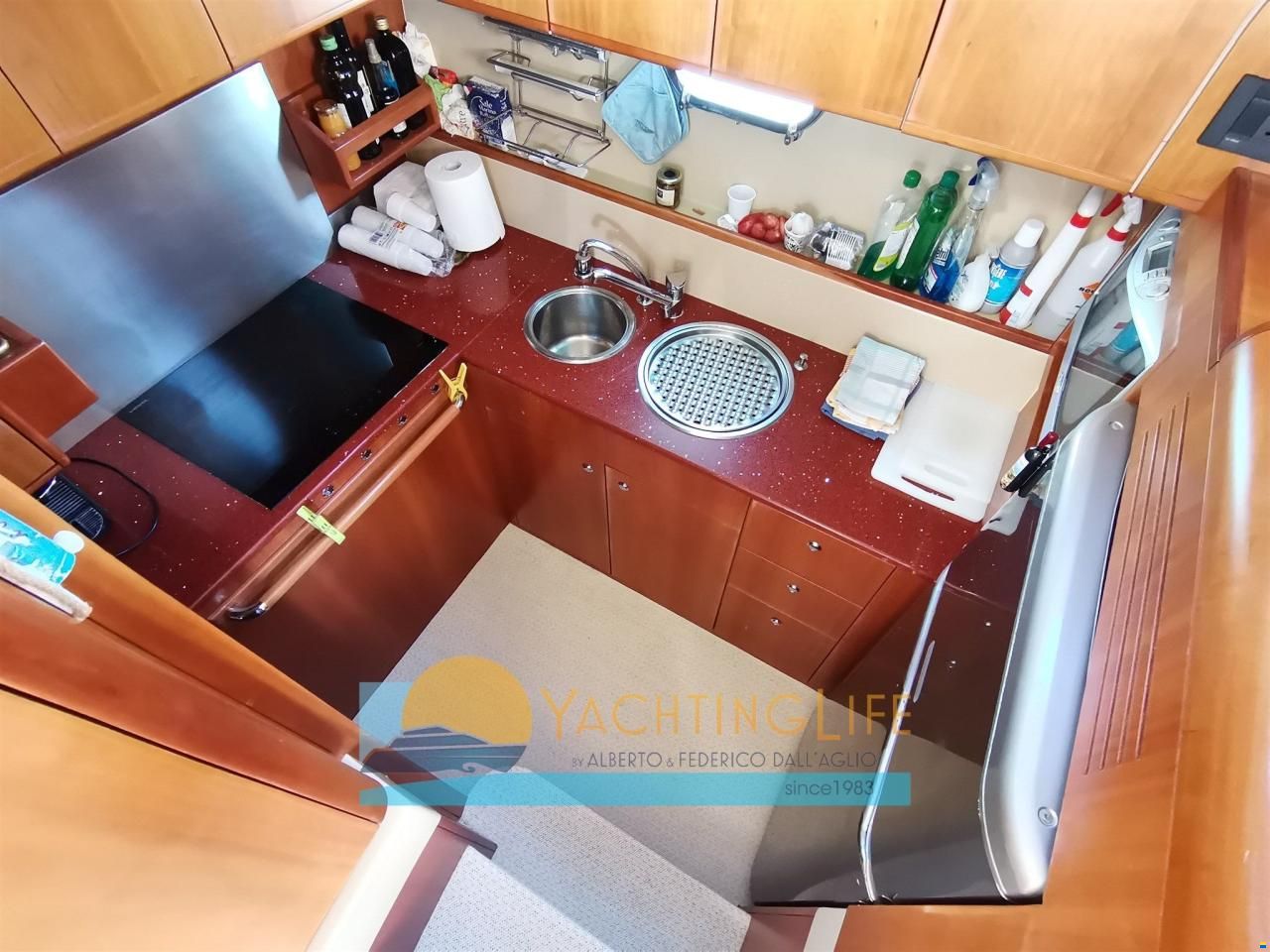 Ferretti 590