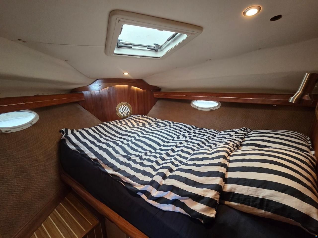 Rinker 360 Fiesta Vee