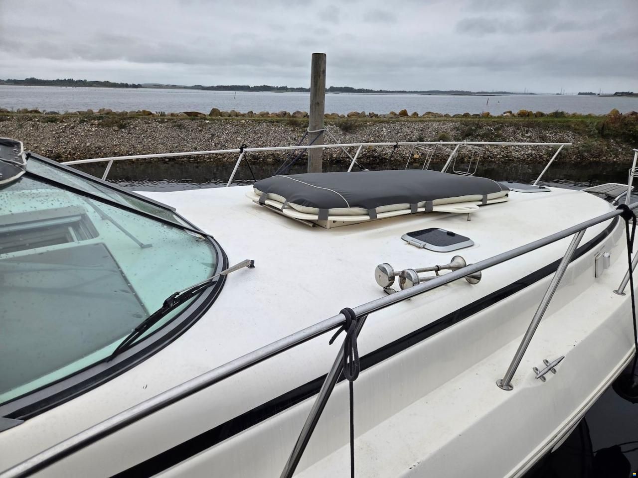 Rinker 360 Fiesta Vee