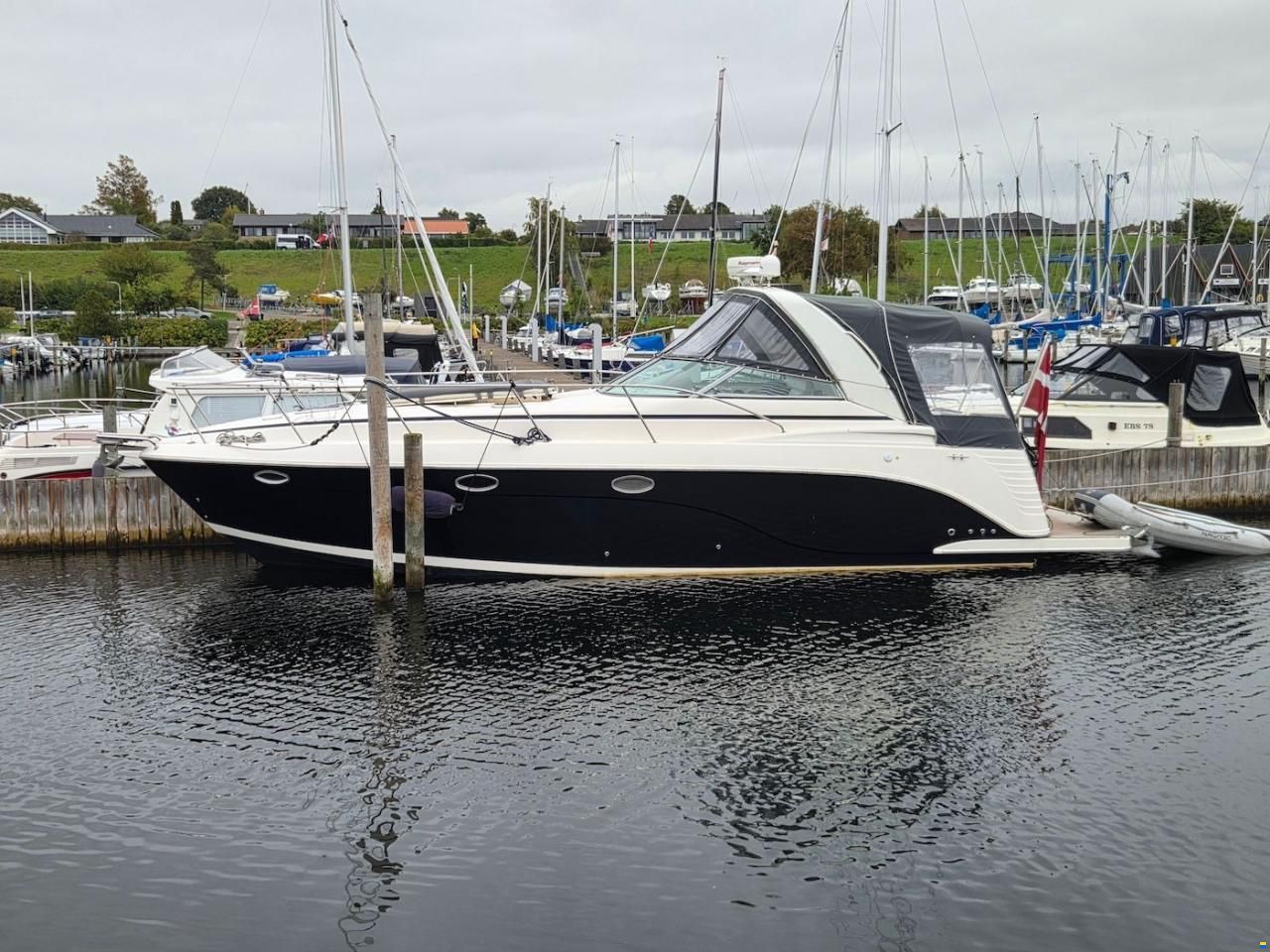 Rinker 360 Fiesta Vee