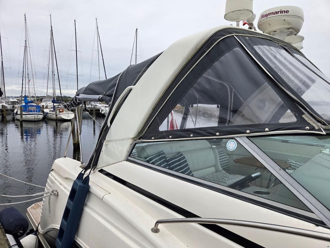 Rinker 360 Fiesta Vee