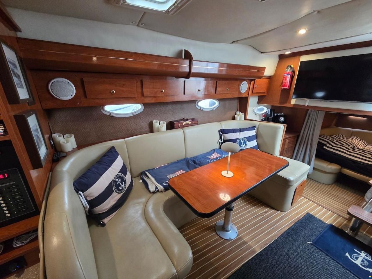 Rinker 360 Fiesta Vee
