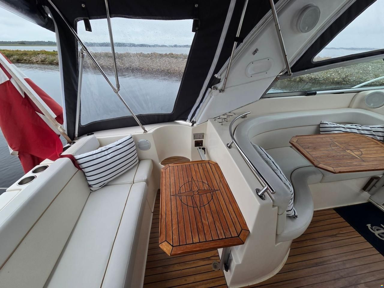 Rinker 360 Fiesta Vee